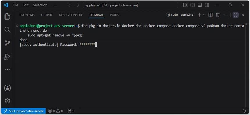 VS Code의 Linux 서버 터미널에서 기존 Docker 관련 패키지 제거 명령을 실행하고 sudo 암호 입력을 기다리는 화면