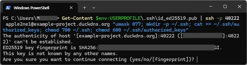 외부 Windows PC의 PowerShell에서 Ed25519 공개 키를 DuckDNS 도메인의 서버에 전송하여 authorized_keys에 등록하는 명령을 실행한 화면이며 명령 출력은 회색으로 가려진 상태