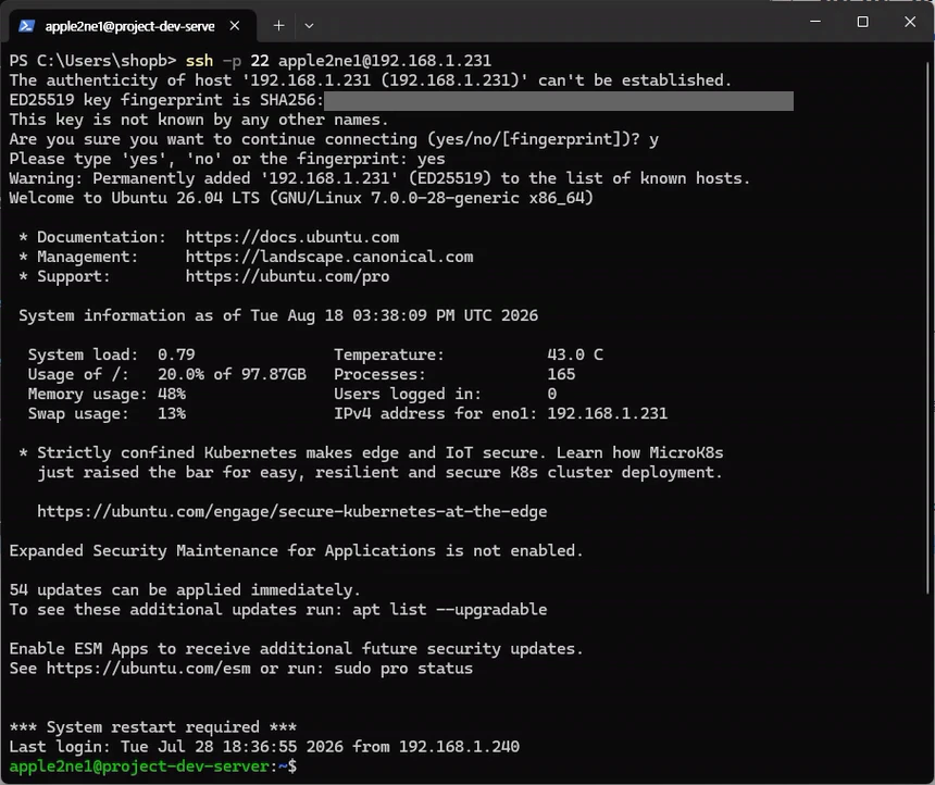 Windows PowerShell에서 SHA256 지문 값을 가린 서버 Host Key를 승인하여 known_hosts에 추가한 뒤 Ubuntu 서버 로그인에 성공한 화면