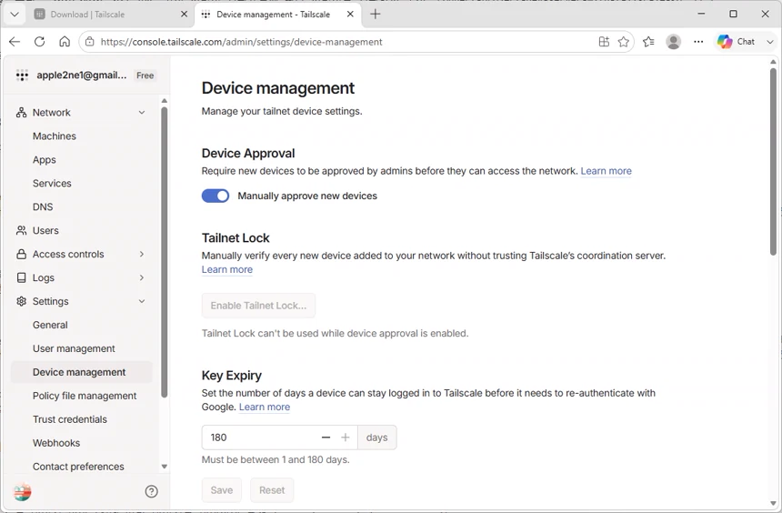 Tailscale Device management 페이지에서 Manually approve new devices 스위치가 활성화된 화면