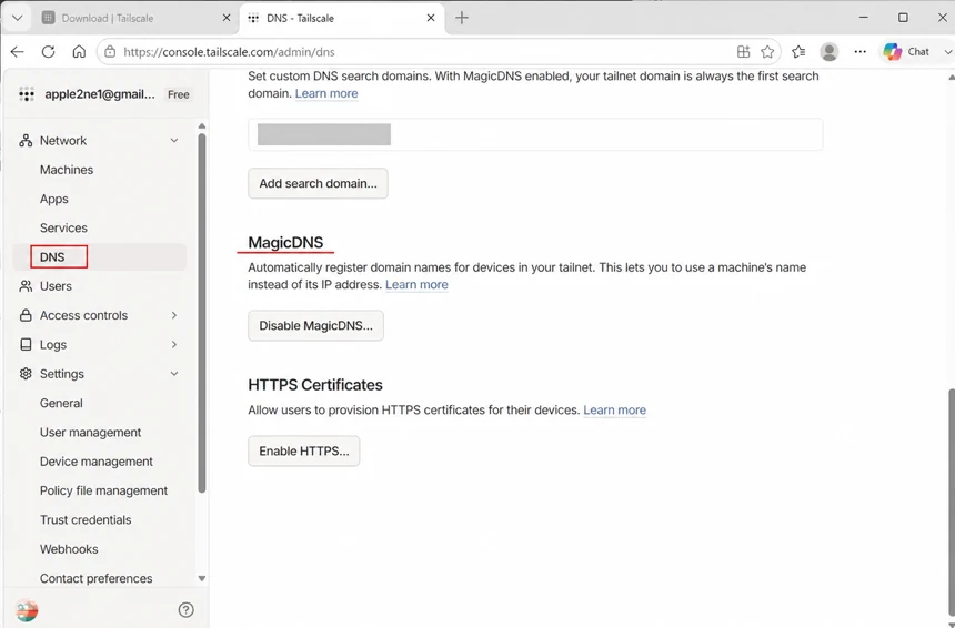 Tailscale DNS 페이지에서 MagicDNS가 활성화되어 Disable MagicDNS 버튼이 표시되고 Tailnet 도메인은 회색 가림막으로 숨긴 화면