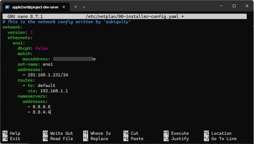 Ubuntu Server 터미널 편집기에서 네트워크 인터페이스를 예시값 `enp3s0`, 기본 게이트웨이를 `192.168.1.1`로 지정한 Netplan YAML 설정 화면