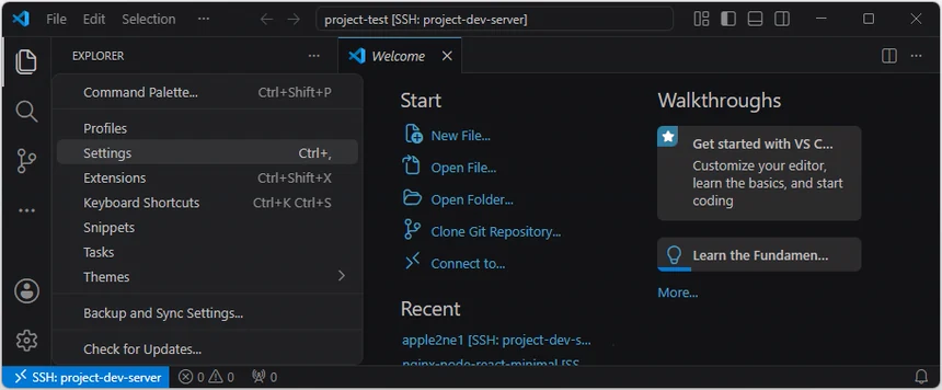 VS Code 왼쪽 아래 톱니바퀴의 Manage 메뉴를 열고 Settings 항목을 선택하는 화면