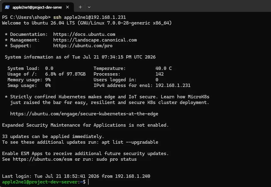 Windows PowerShell에서 SSH 접속 명령을 실행한 뒤 비밀번호 입력 요청 없이 Linux 서버 프롬프트가 표시되어 SSH 공개 키 인증 성공을 확인하는 화면
